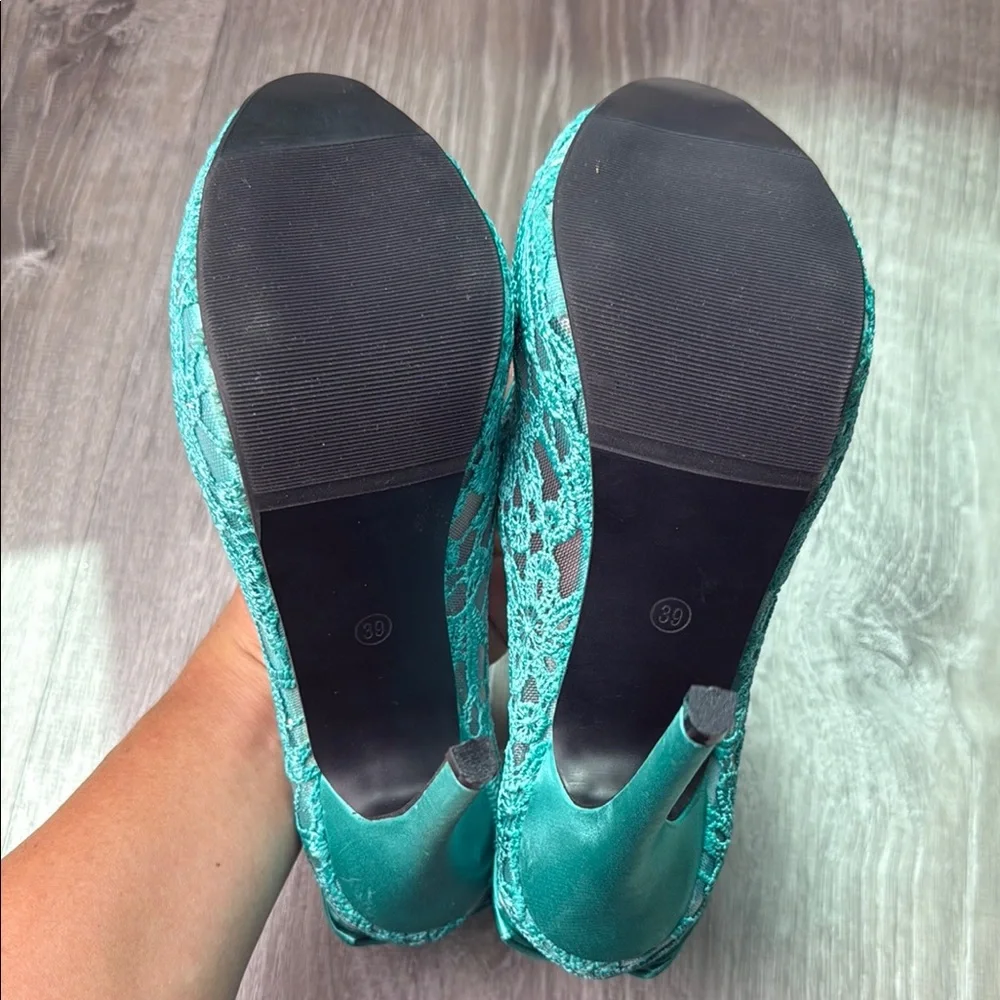 Elegant Green Lace High Heels - Picture 5 of 6